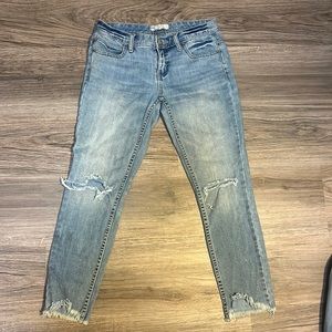 Free People, Light Wash, Cropped, Distressed Frayed Hem Jean, Size 26